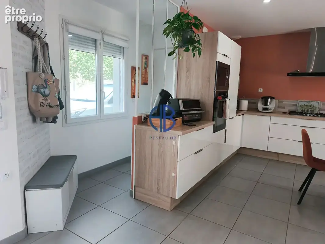 Plain pied récent avec garage complètement clos - photo 3