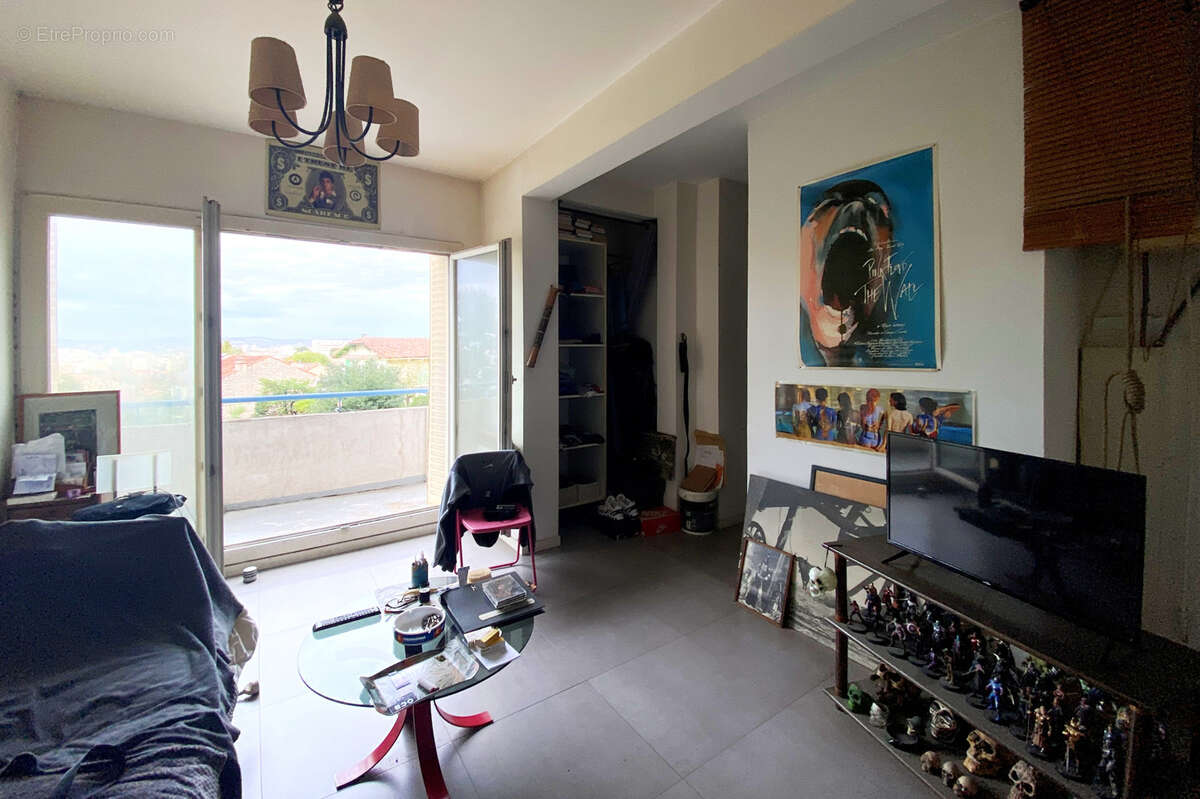 Appartement à MARSEILLE-4E