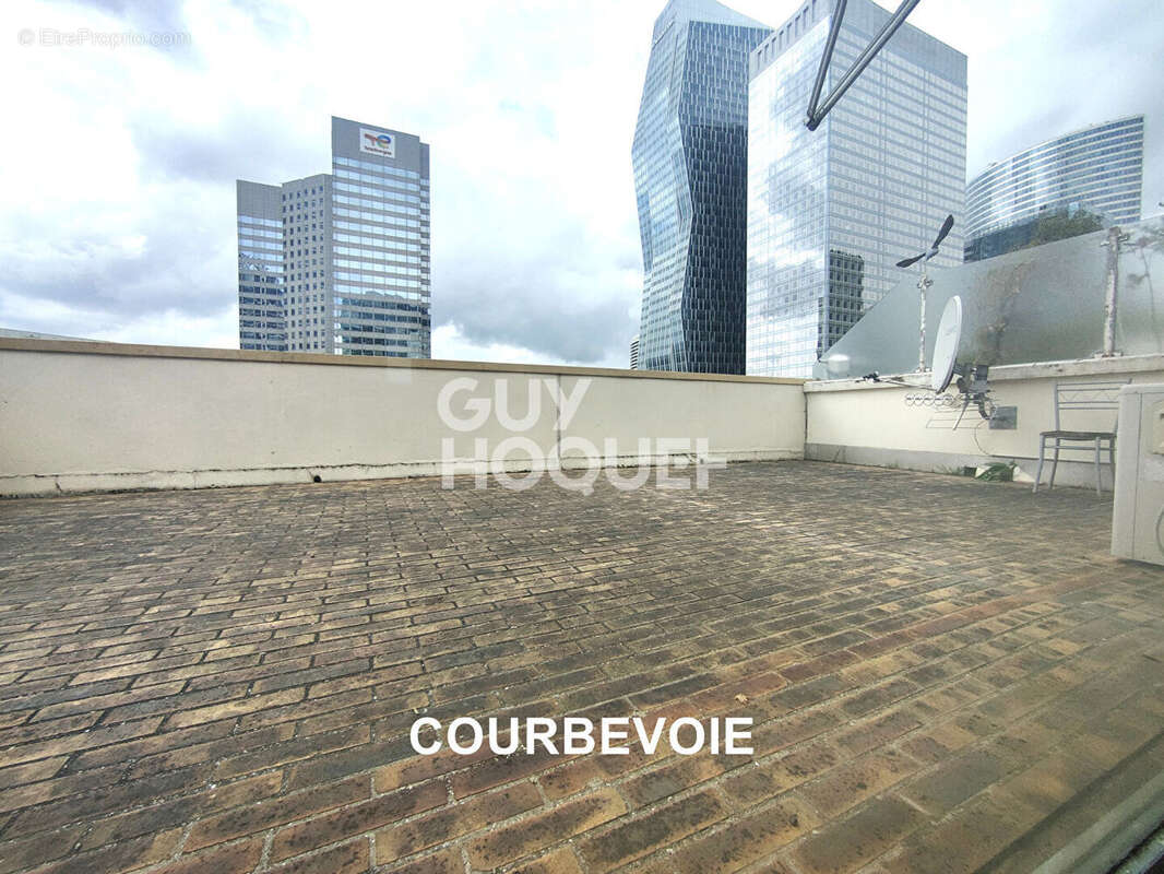 Appartement à COURBEVOIE