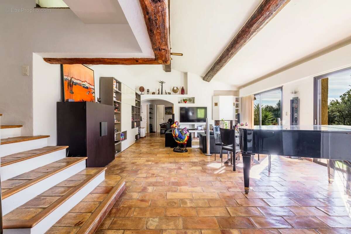 Maison à TOURRETTES-SUR-LOUP