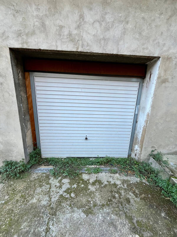 Parking à TASSIN-LA-DEMI-LUNE