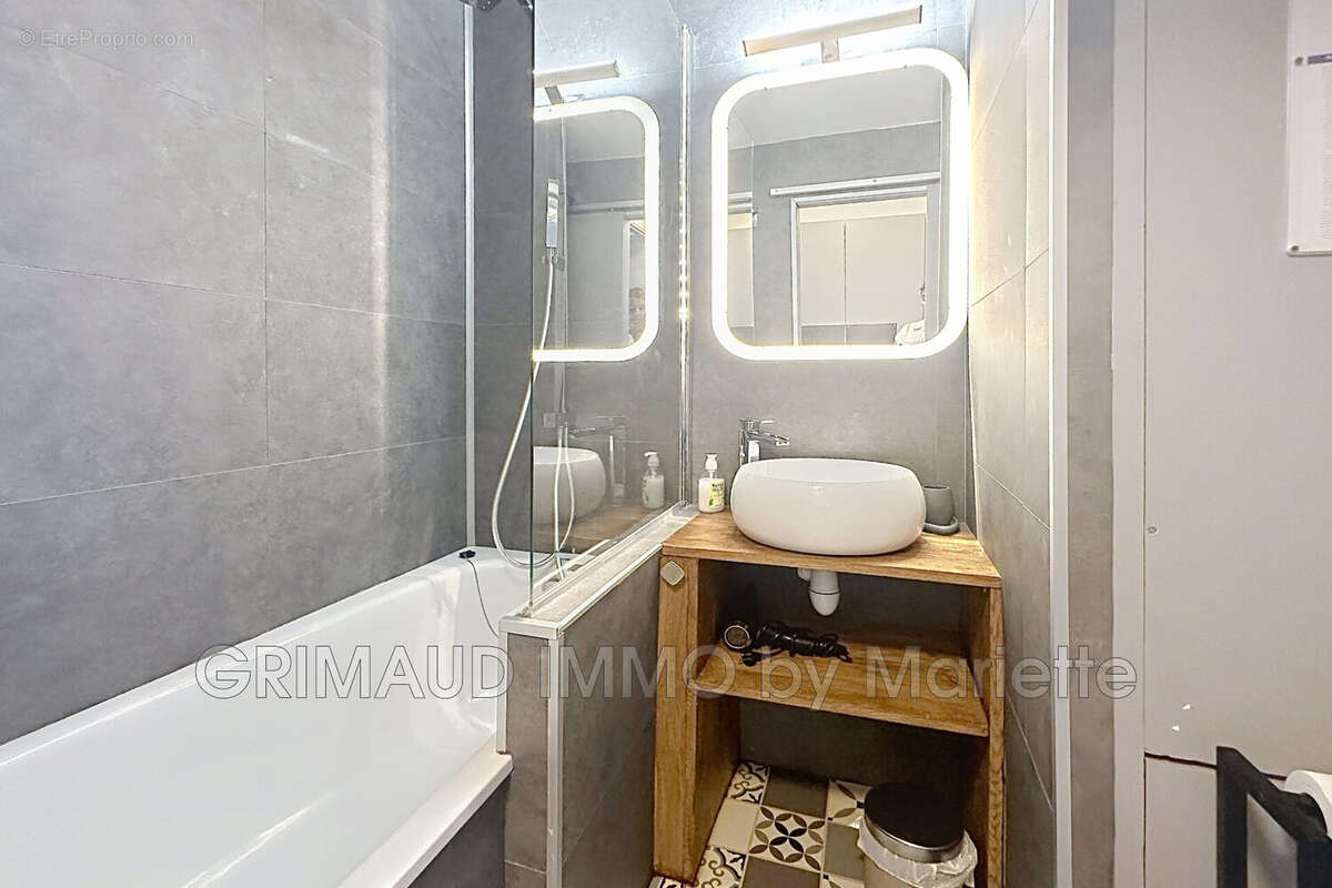 Appartement à GRIMAUD