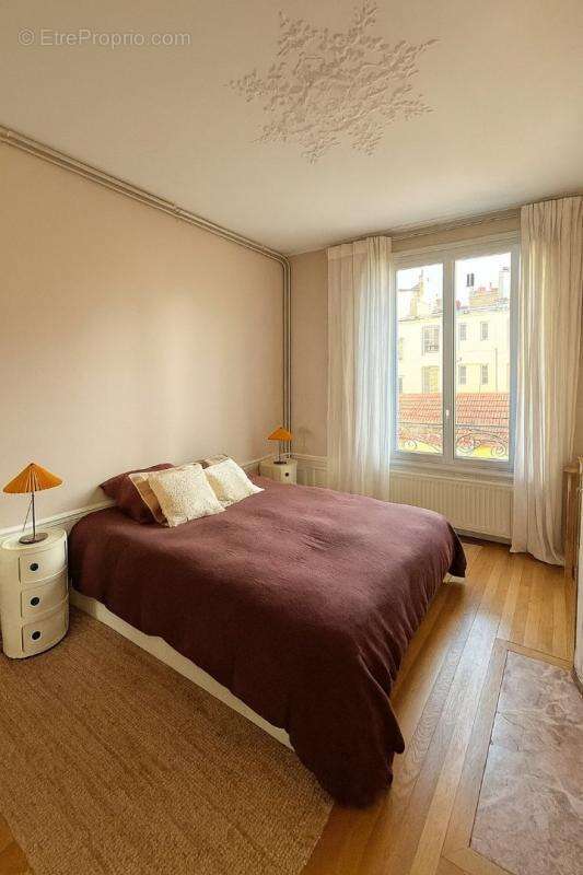 Appartement à LEVALLOIS-PERRET