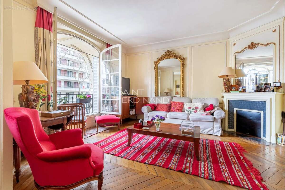 Appartement à PARIS-16E