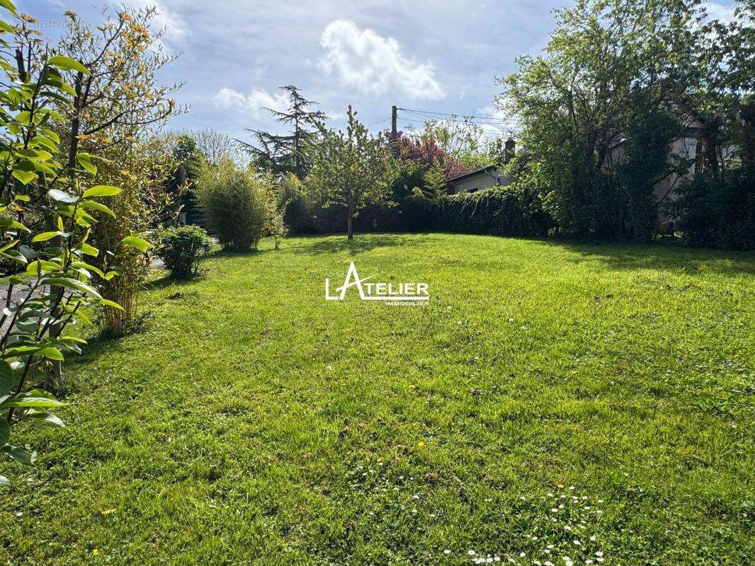 Terrain à MARLY-LE-ROI