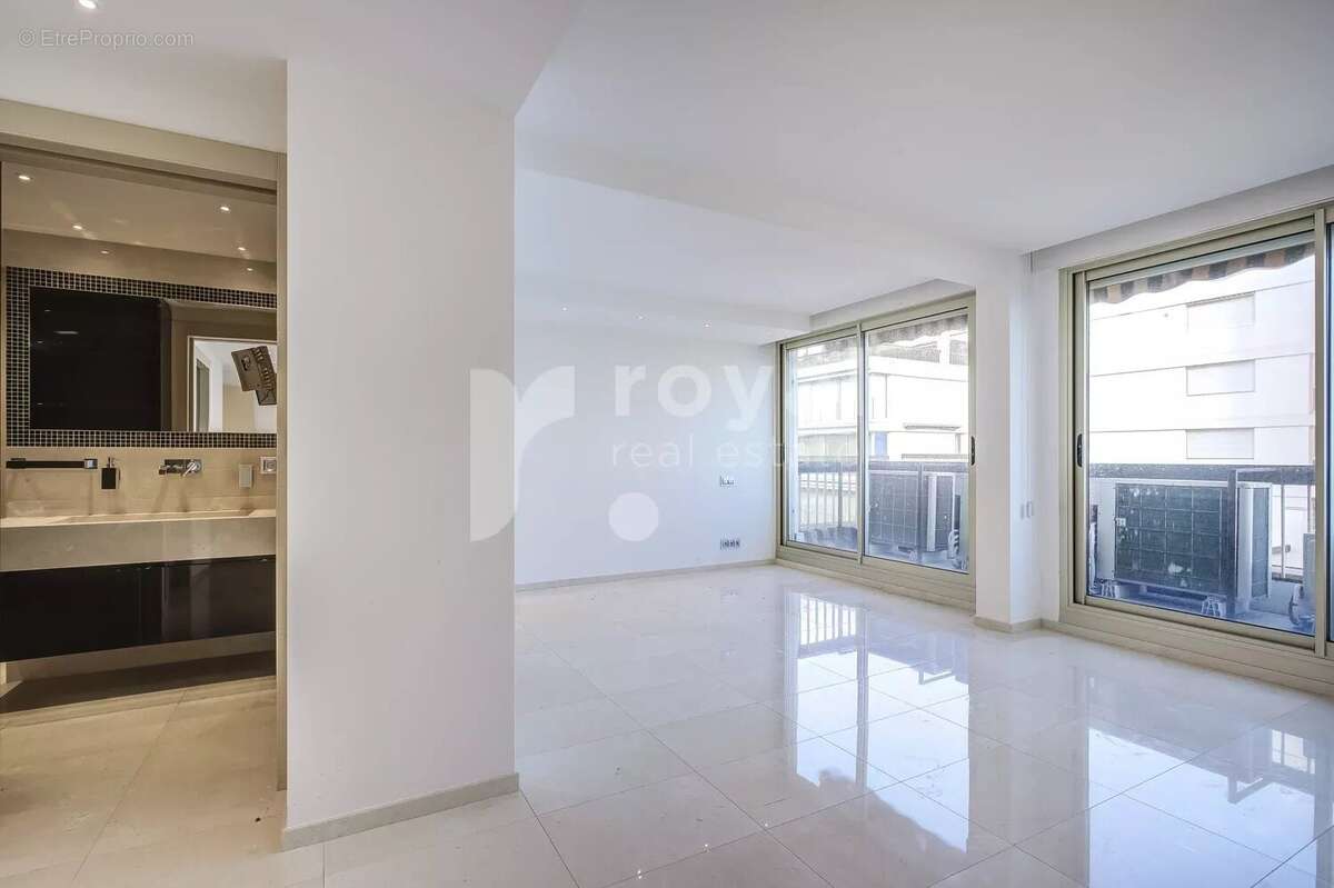 Appartement à MANDELIEU-LA-NAPOULE