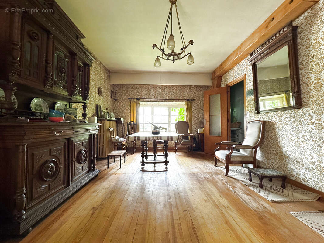 Maison à VER-SUR-LAUNETTE