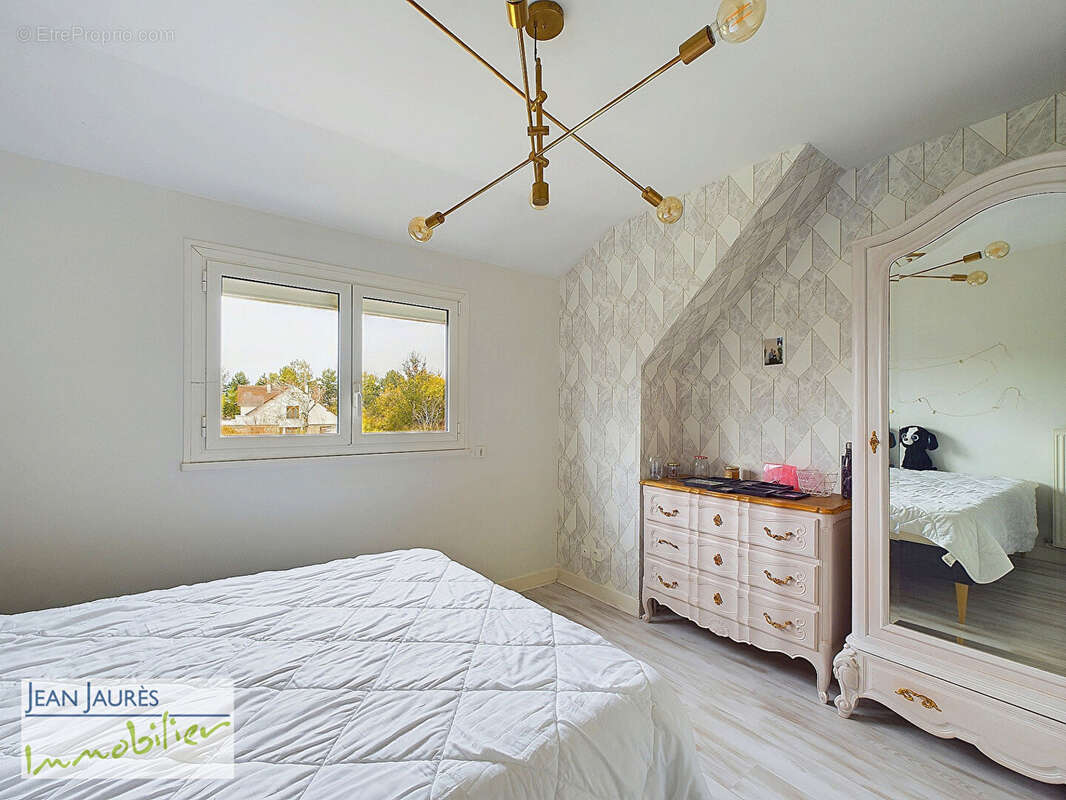 Maison à LA RIVIERE-DE-CORPS