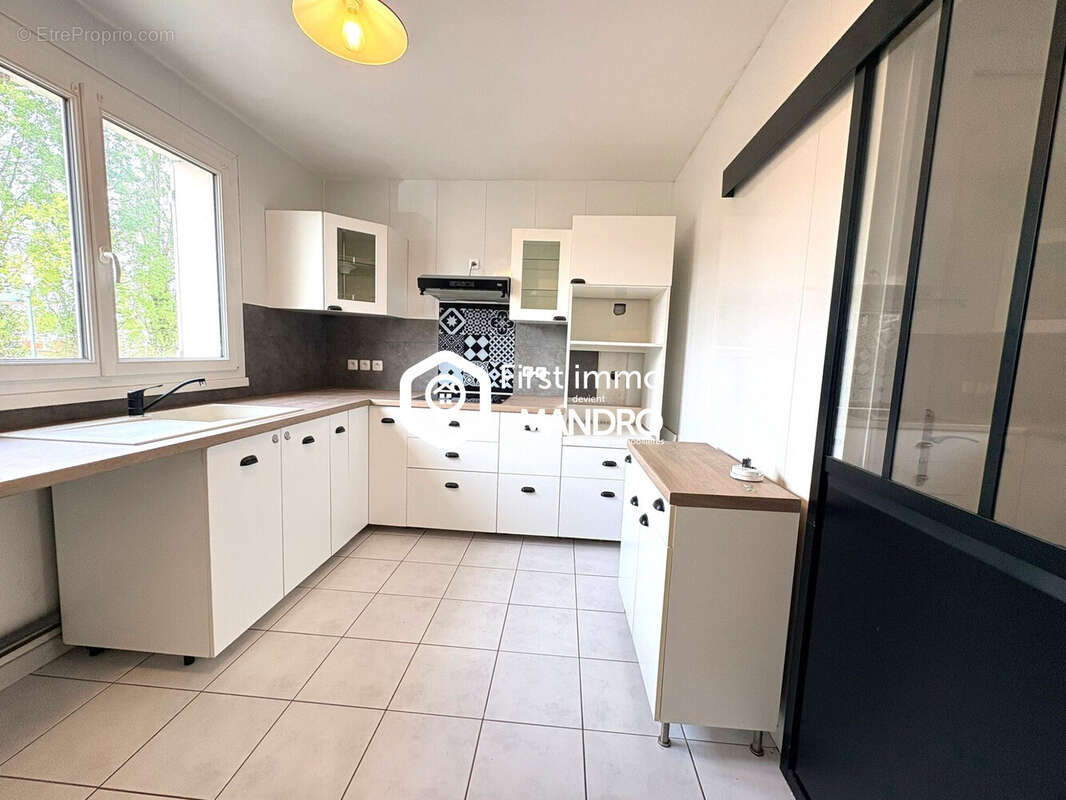 Appartement à SAINT-THIBAULT-DES-VIGNES