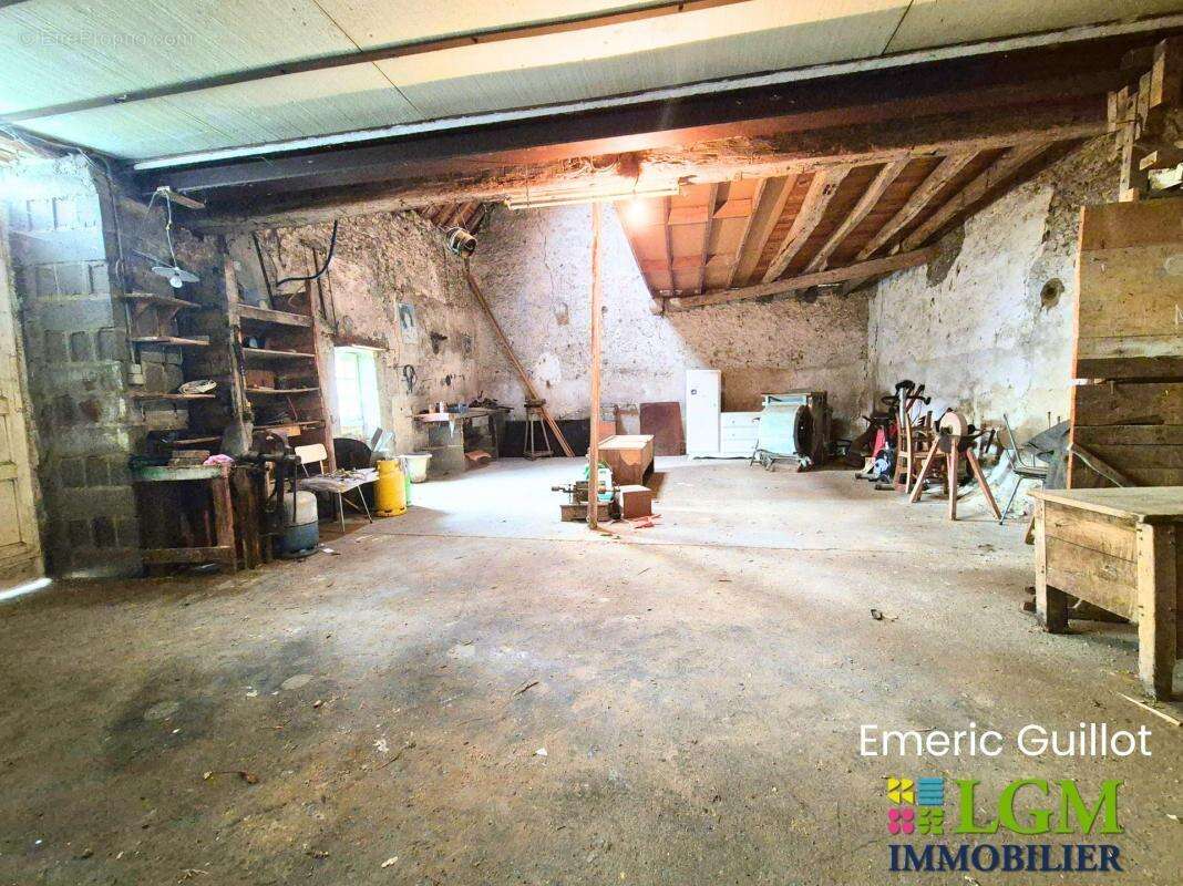 Maison à rénover – 124 m² habitables – Grange - Atelier - Grand appentis - Deux Caves – Terrain clos de 759 m² – Blois (41000) ( - photo 5