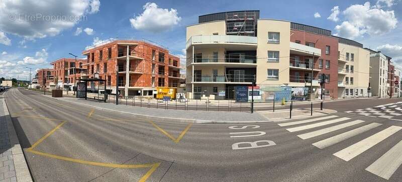 Appartement T3 de 73 m² avec terrasse, bureau et deux places de parking - LOUVIERS (27) - photo 2