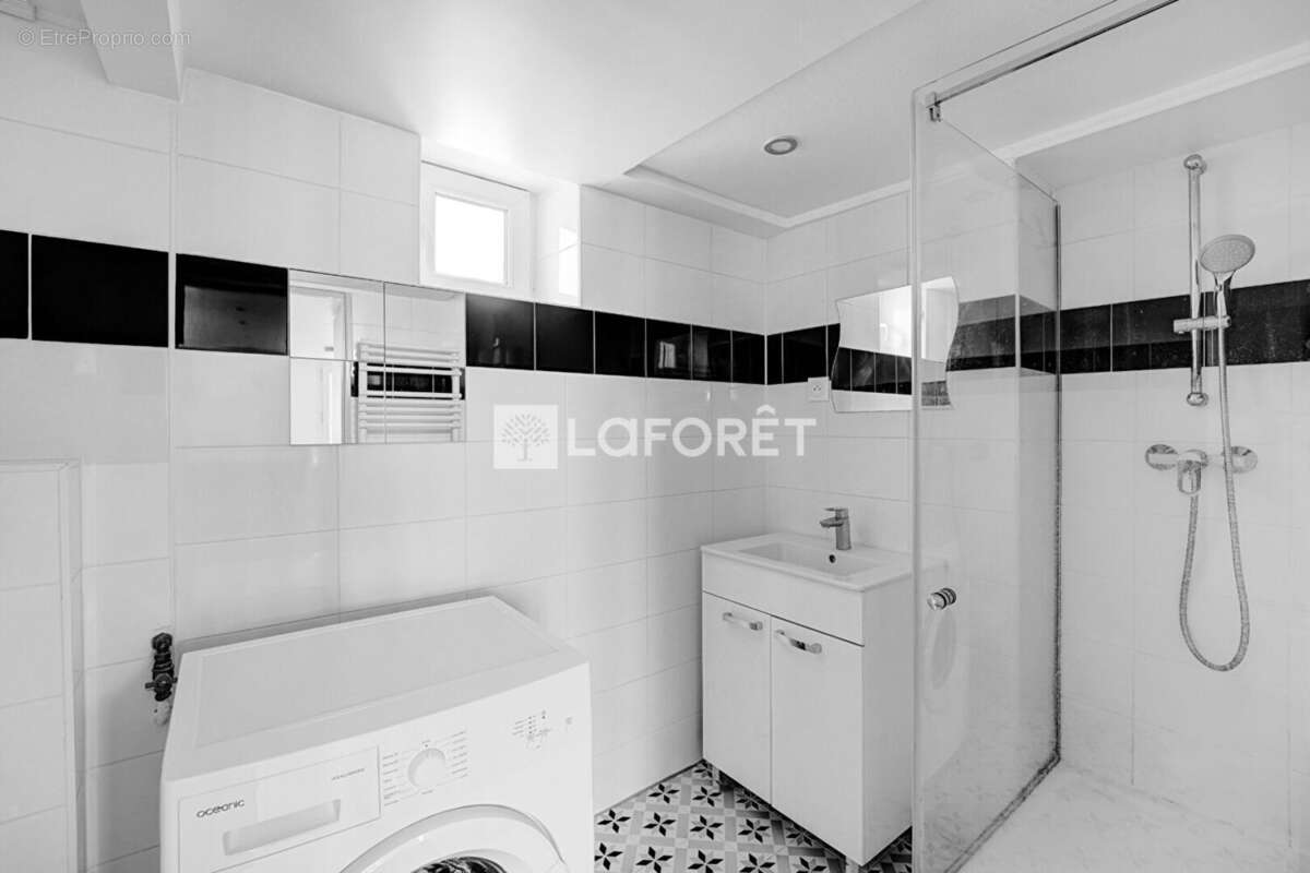 Appartement à PARIS-14E