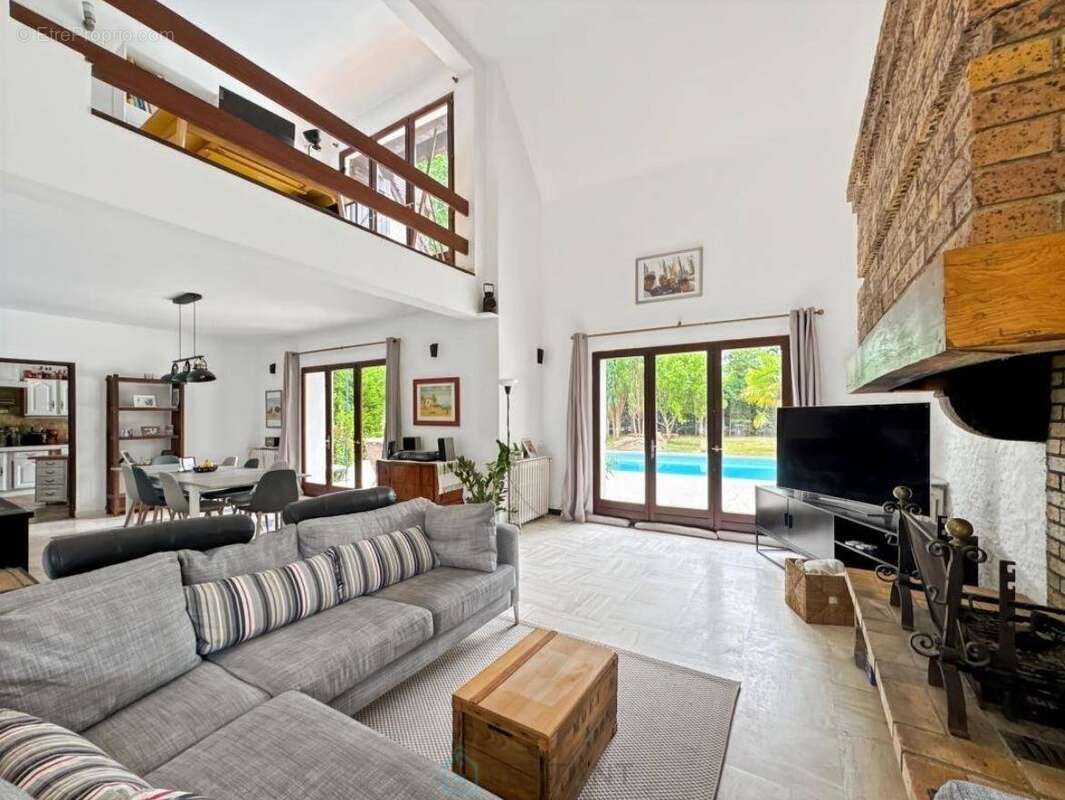 Maison à SAINT-SAUVEUR-SUR-ECOLE