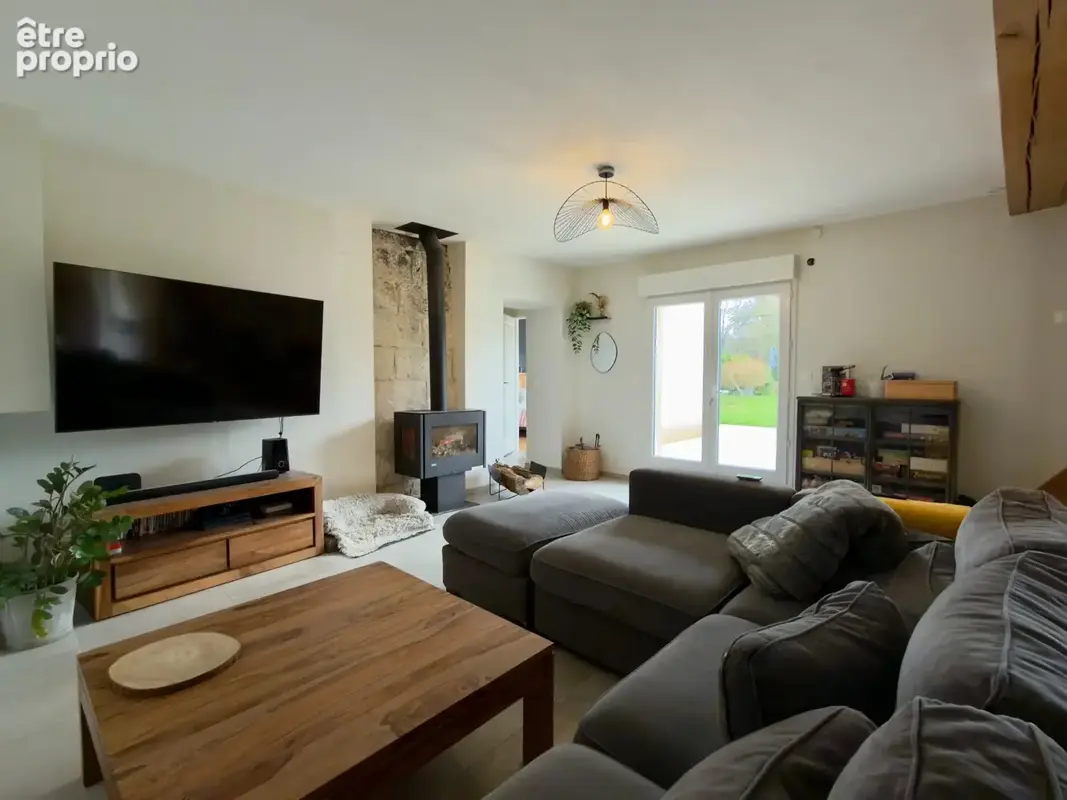 CHOUZE SUR LOIRE, Maison tuffeau 4 chambres avec vie de plain-pied sur jardin arboré clos - photo 3