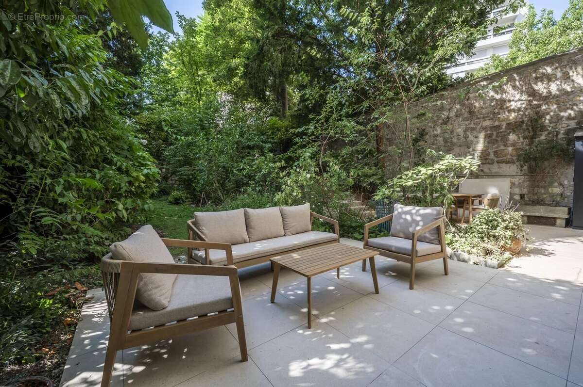 Appartement à PARIS-16E