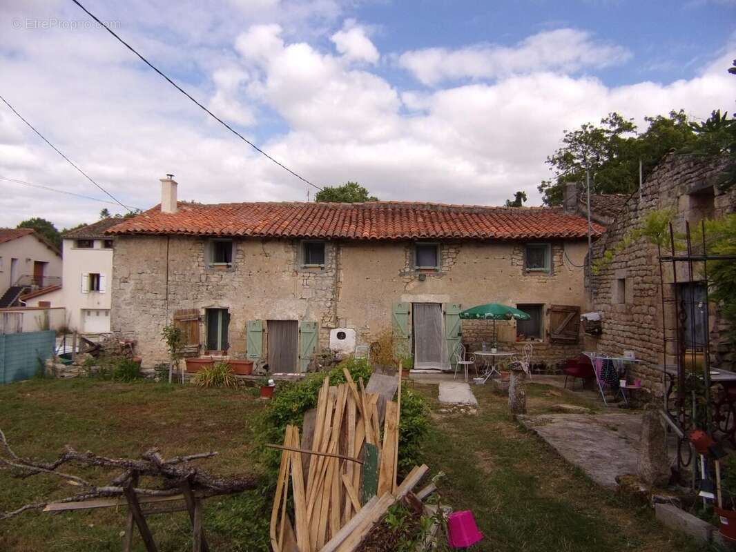 Maison à SAINT-GENARD