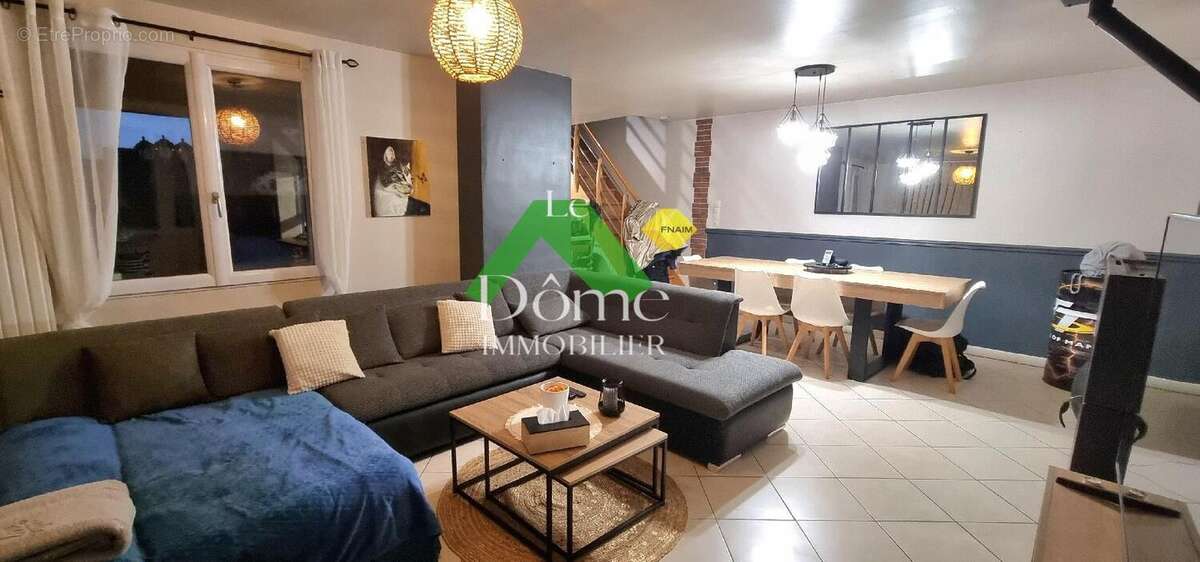 Maison à VALLANGOUJARD