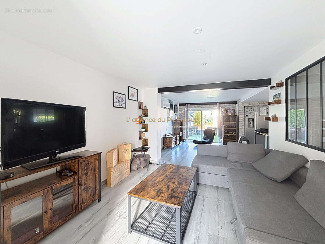 Maison 141 m² à Saint-Mathieu-De-Treviers  - photo 3