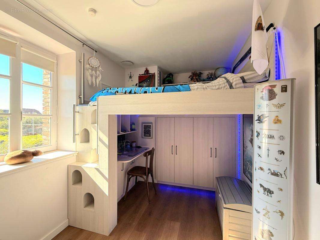À vendre – Coup de cœur assuré! Authentique longère en pierre avec piscine – 143 m² – Terrain de 1 000 m² - photo 11