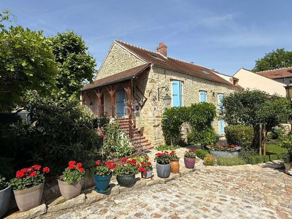 Maison à BERNAY-VILBERT