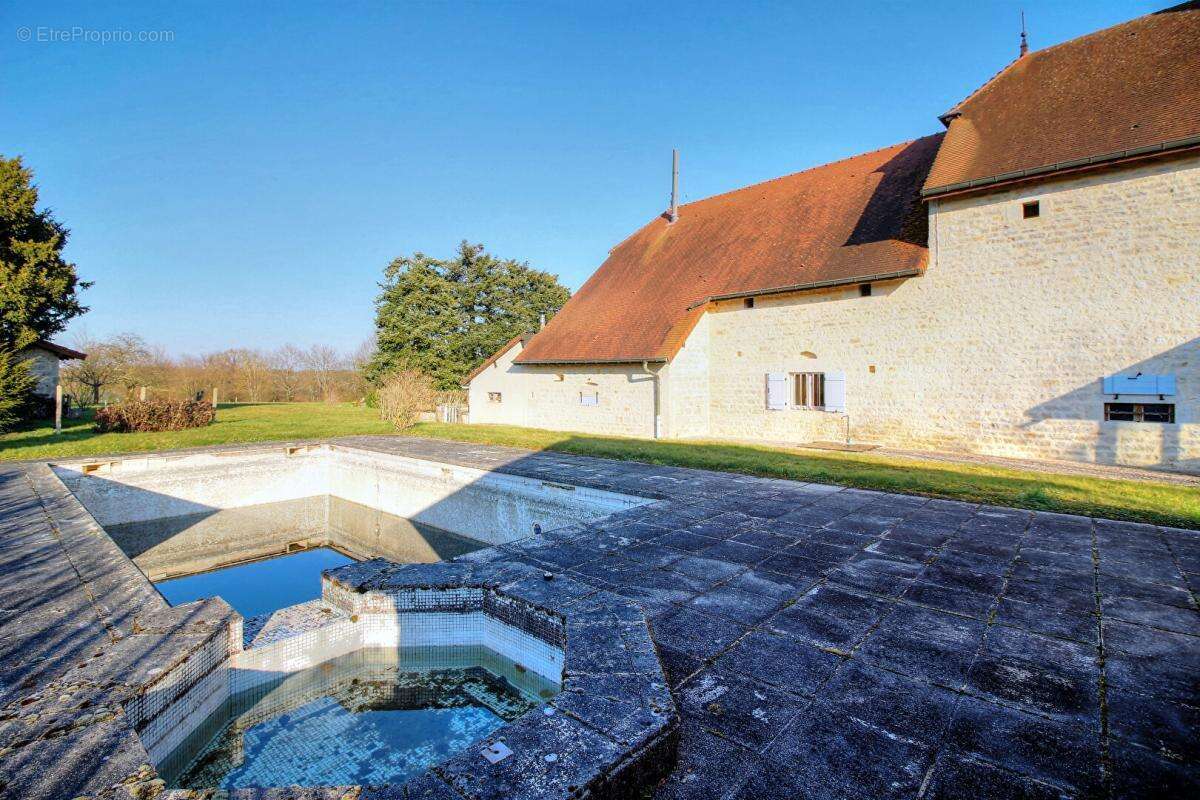 Maison à LONS-LE-SAUNIER