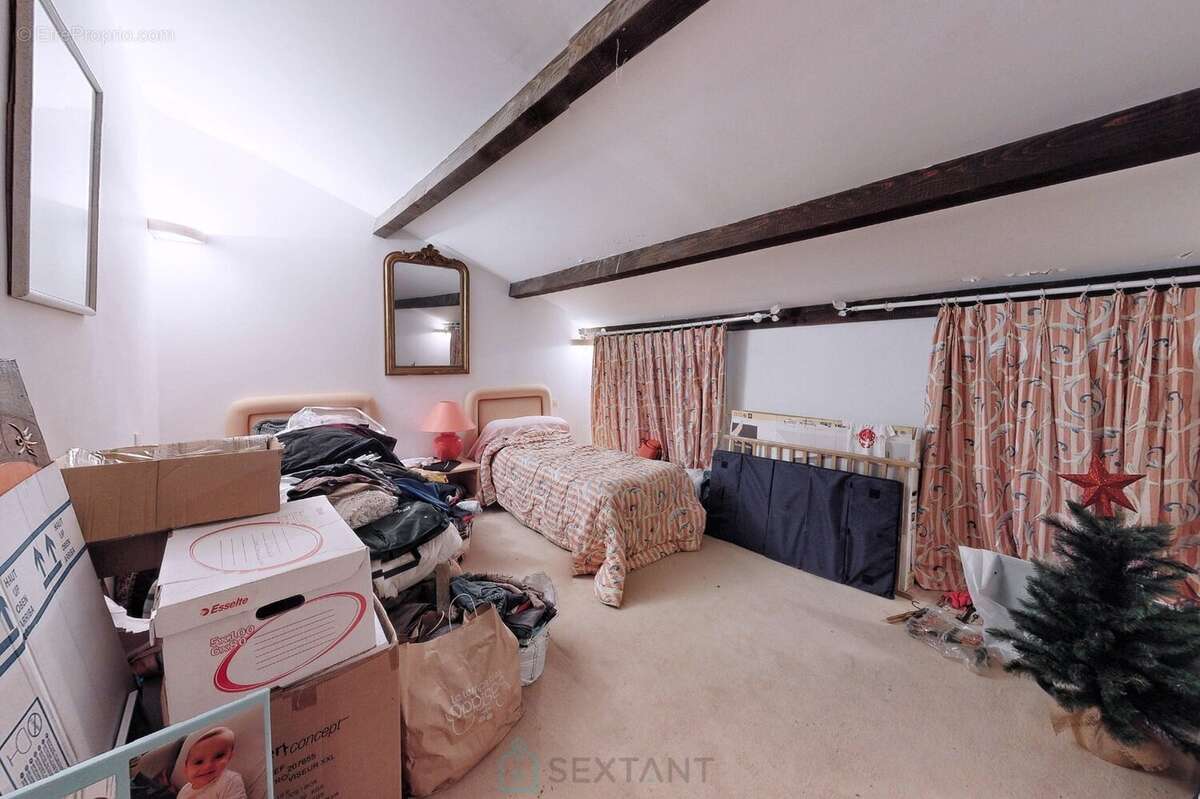 Maison à SAINT-MITRE-LES-REMPARTS