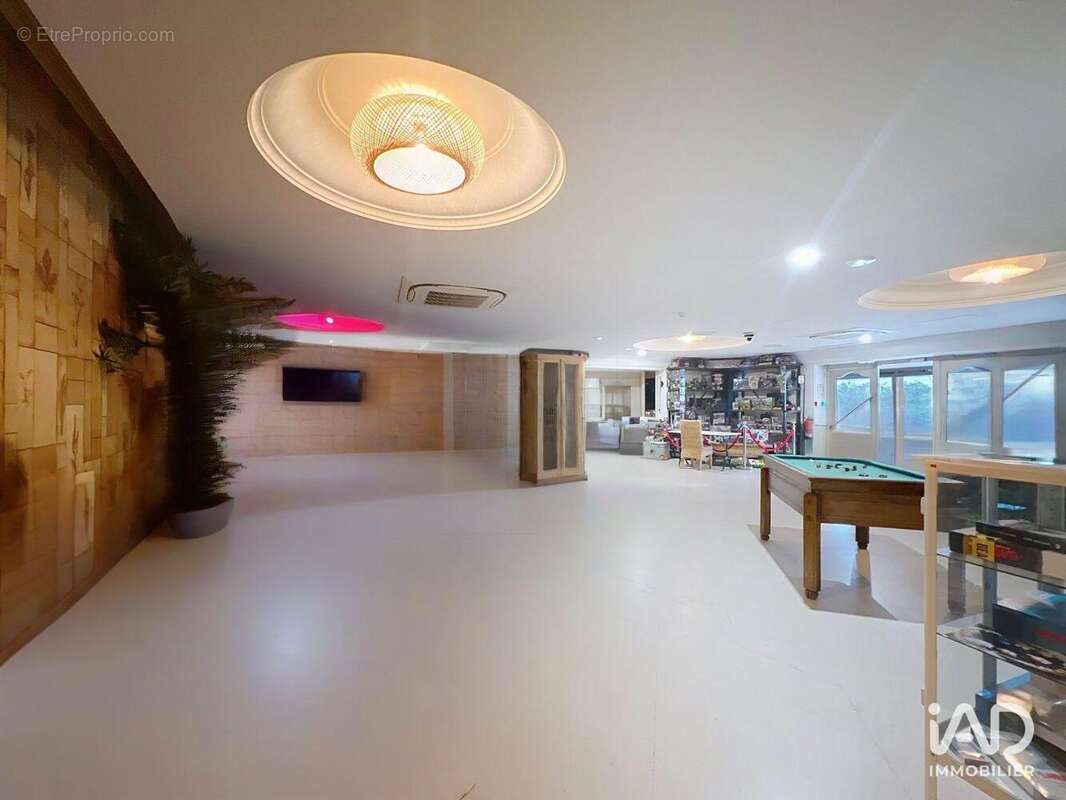 Photo 4 - Commerce à MOISSY-CRAMAYEL