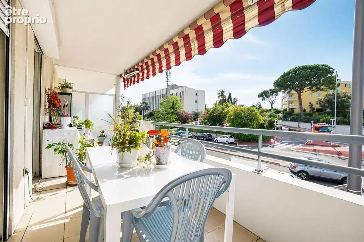 Residence de 2010 - transports/commodités - piscine - terrasse de 12m² - investissement - photo 6