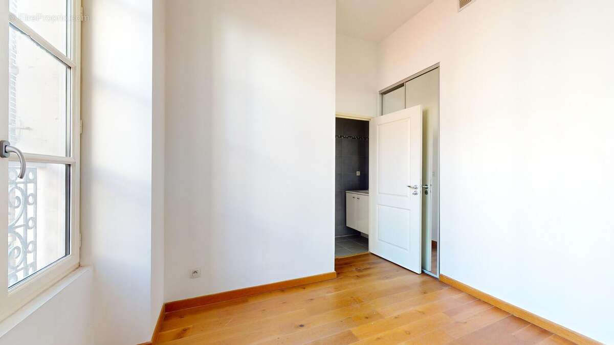 Appartement à MARSEILLE-2E