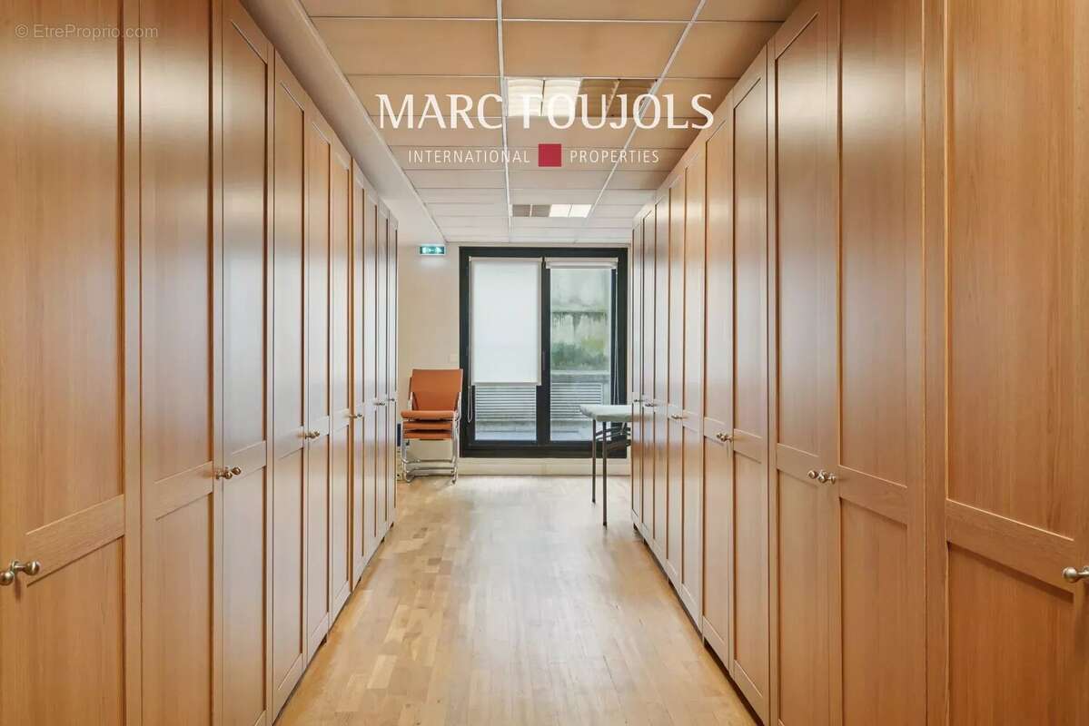 Commerce à PARIS-16E