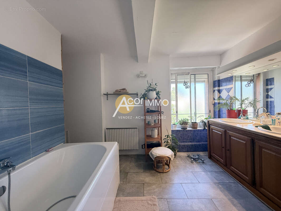 LA GARDE ,5 pièces 153 m2, Esprit maison, Jardin, Cave et Garage. - photo 11