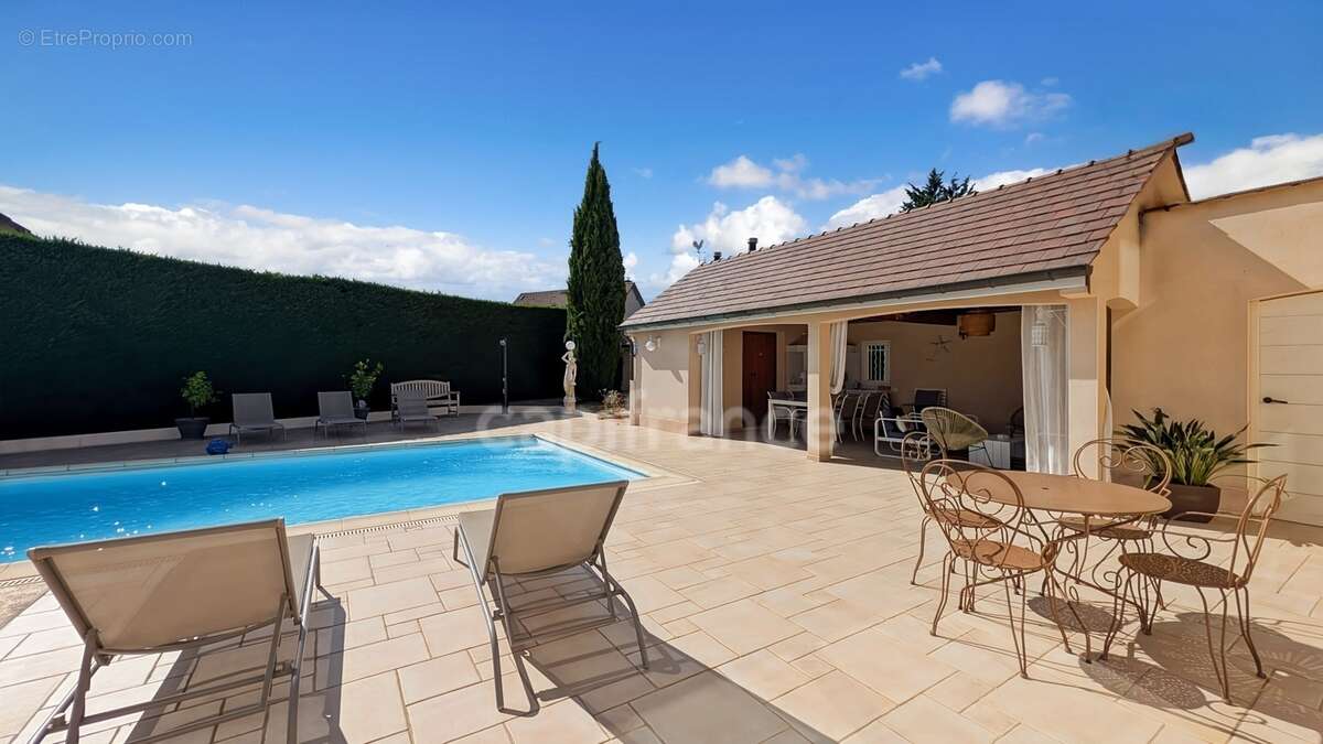 À 5 minutes de Chalon-sur-Saône (71) ​Superbe Villa de 200 m² double garage et dépendance Parc de 1 800 m² Piscine & Pool House  - photo 22