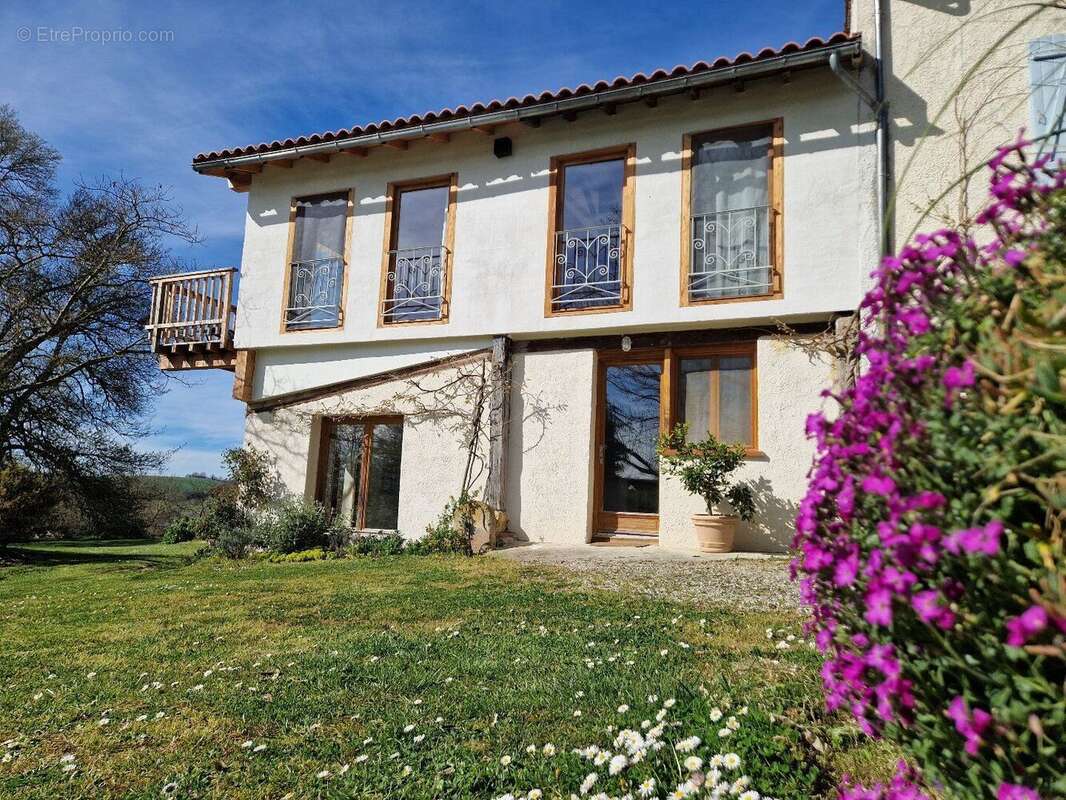 Propriété avec piscine sur environ 1,5 Ha de terrain - photo 11