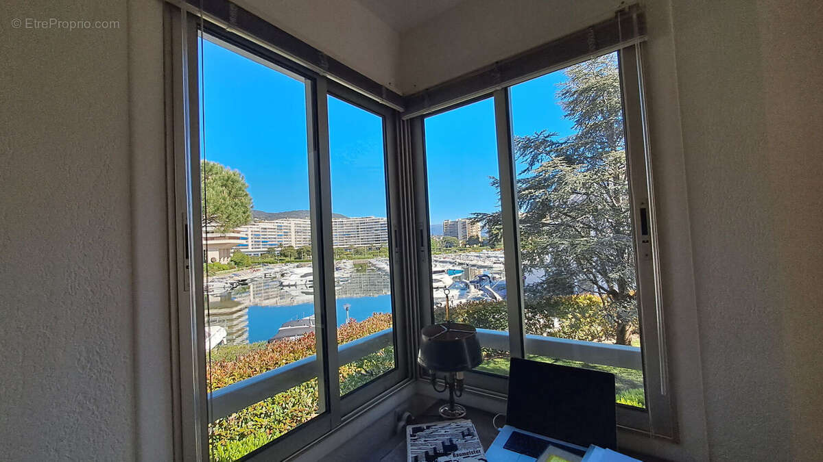 Appartement à MANDELIEU-LA-NAPOULE