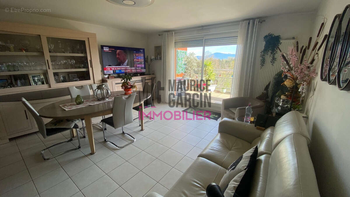 Appartement à ENTRAIGUES-SUR-LA-SORGUE