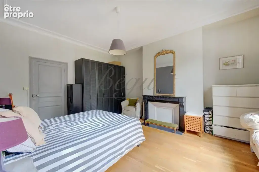 Tours (37000), Indre-et-Loire – Maison de caractère de 240 m² avec 6/7 chambres et jardin - photo 15