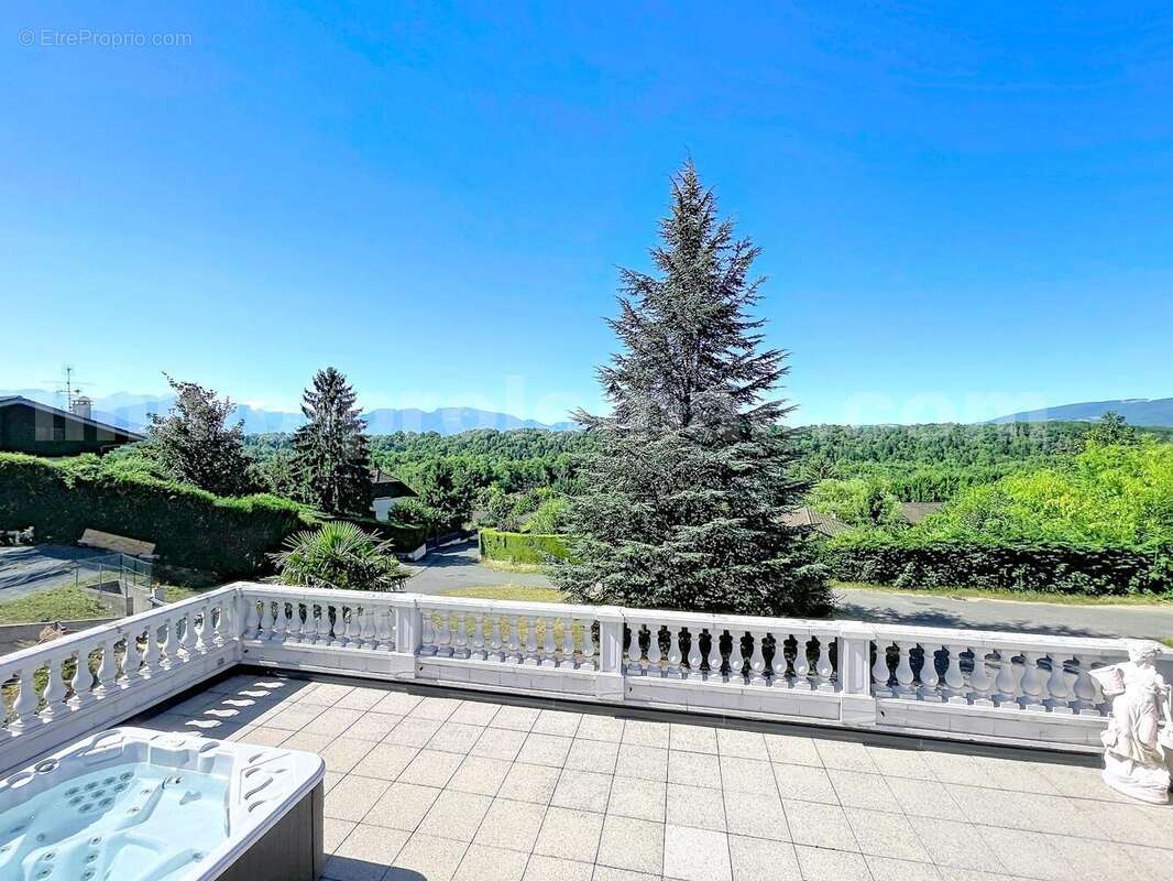 Magnifique_maison_individuelle_cranves_sales_calme_frontiere_suisse_geneve_proche_ecole_bus_ceva_terrasse_ - Maison à CRANVES-SALES