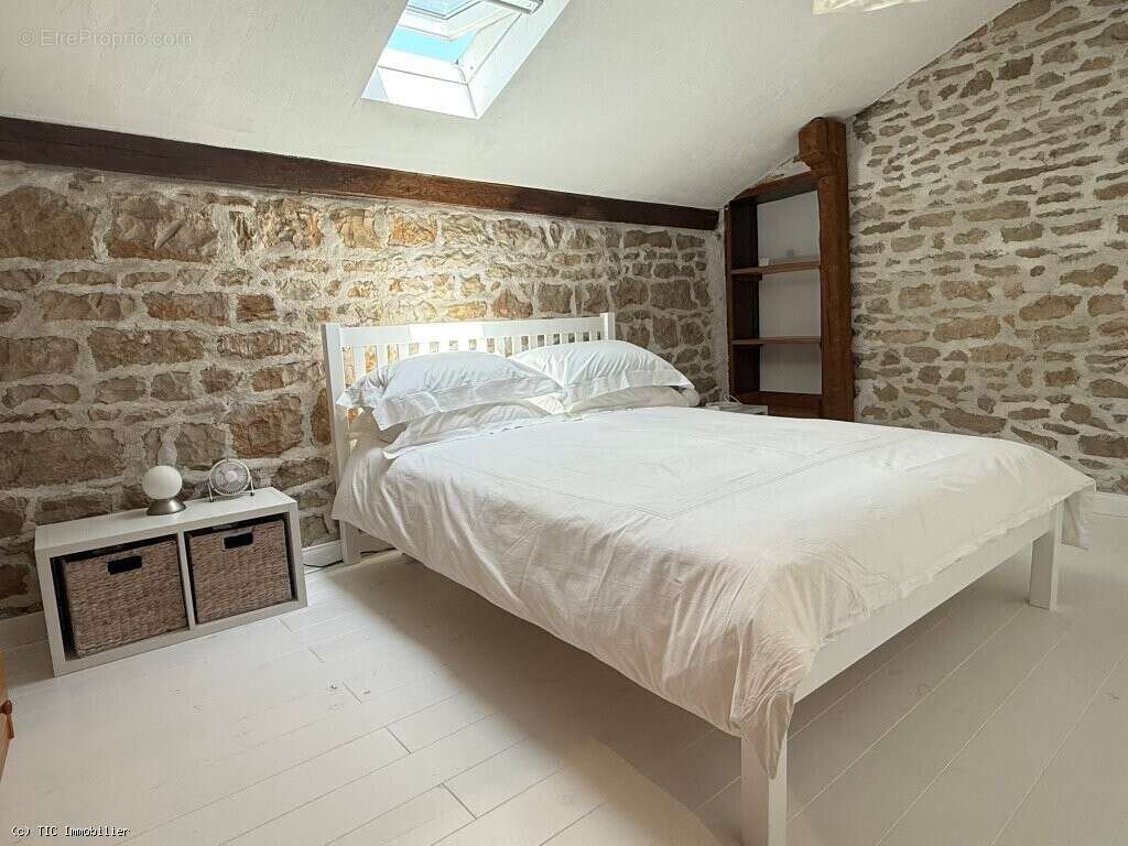Maison à NANTEUIL-EN-VALLEE