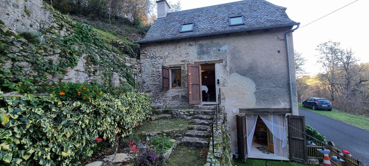 Maison à ENTRAYGUES-SUR-TRUYERE