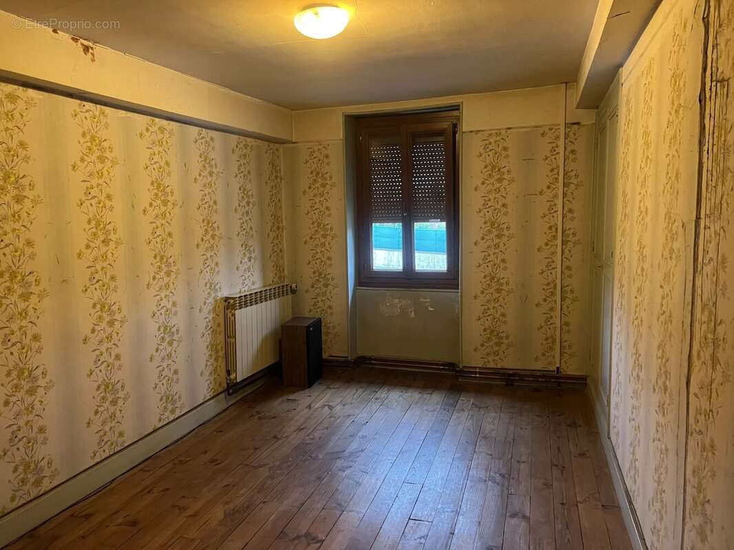 Maison à CHEVRIERES