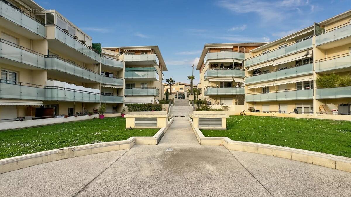 Appartement à VALLAURIS