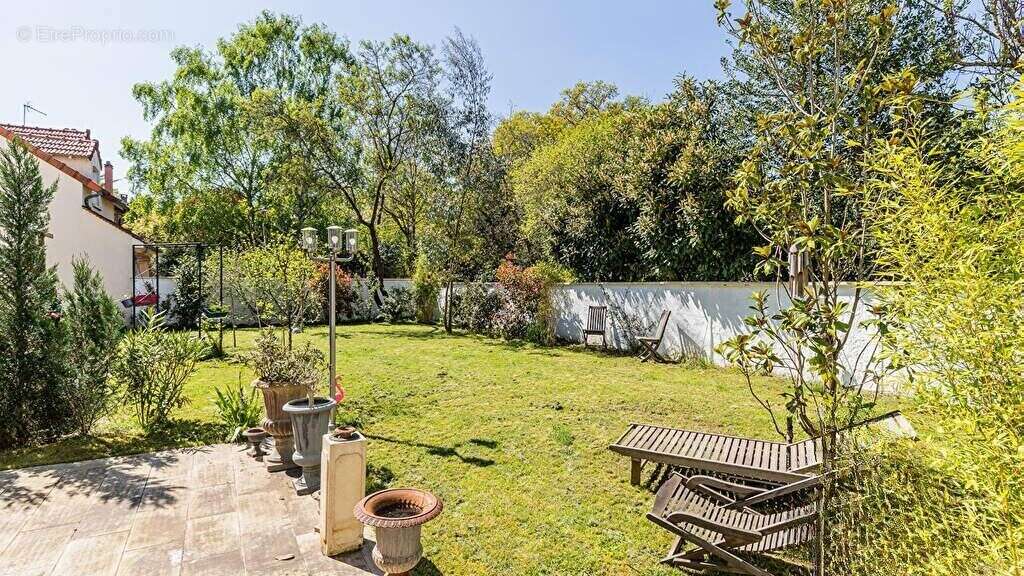 Maison à VERRIERES-LE-BUISSON