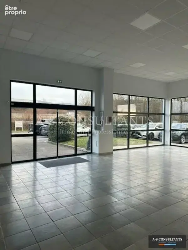 Local commercial 178 m² · à Annecy · 178 m² · 427 728 €