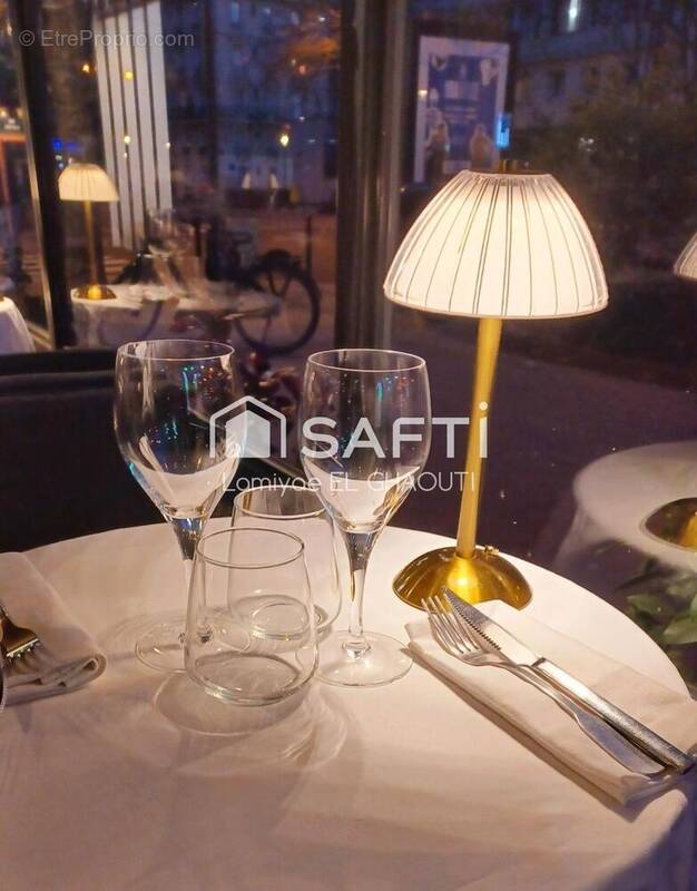 Photo 1 - Commerce à PARIS-18E