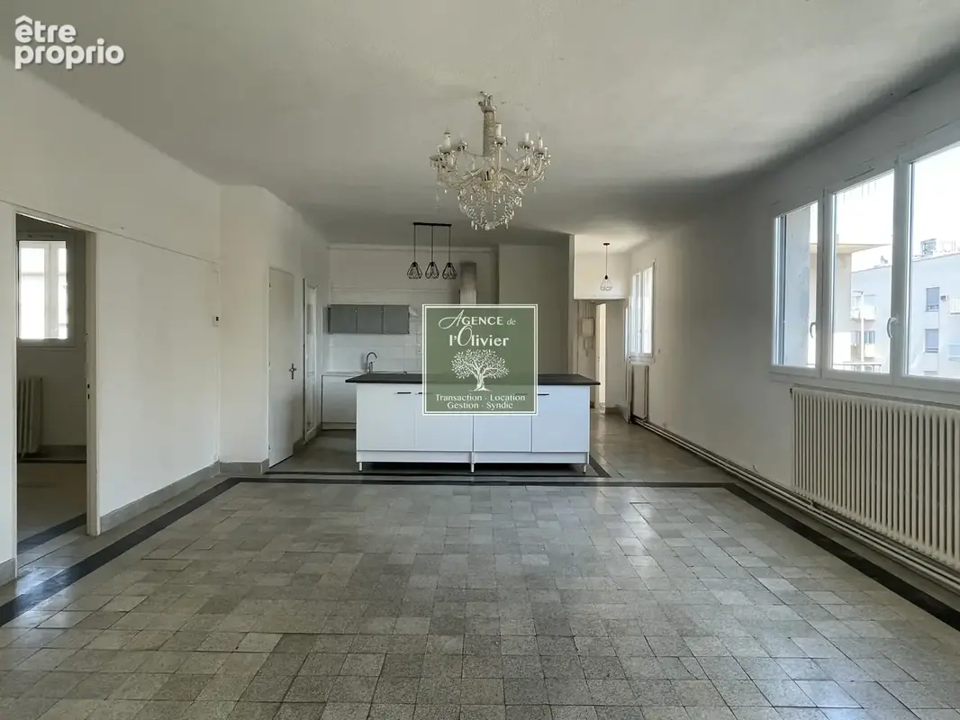 ARLES TRINQUETAILLE - Appartement de 120 m2 - 3 chambres - Balcon - Cave et parking - photo 3