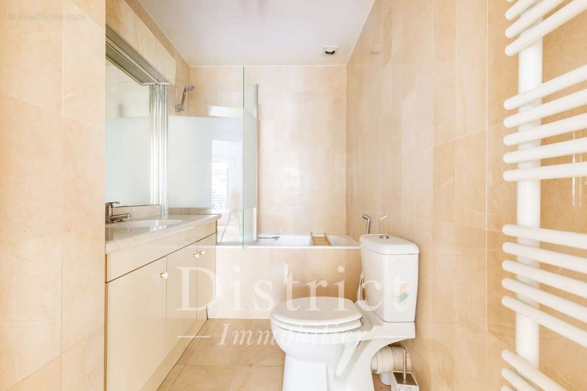 Appartement à PARIS-8E