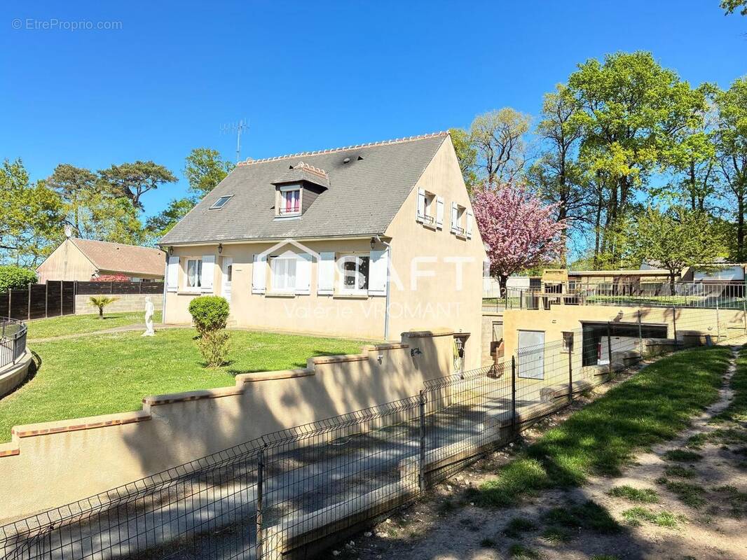 Photo 1 - Maison à LUZILLE