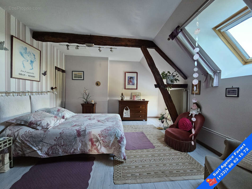 Maison à LA CELLE-SAINT-CYR