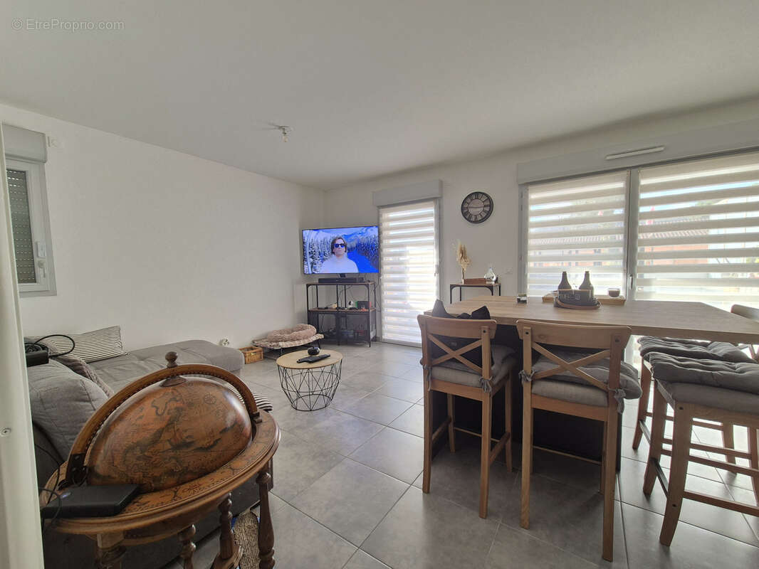 Appartement à CHATEAUNEUF-VILLEVIEILLE