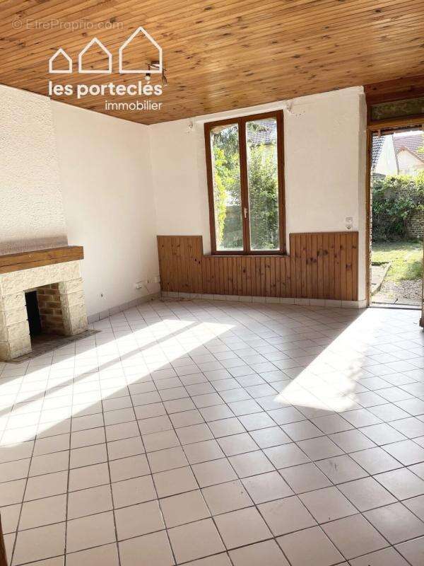 Maison à SAINT-MOREL